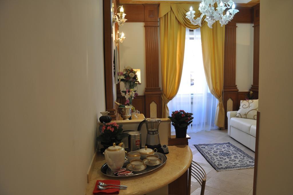 Imperial Crown Roma